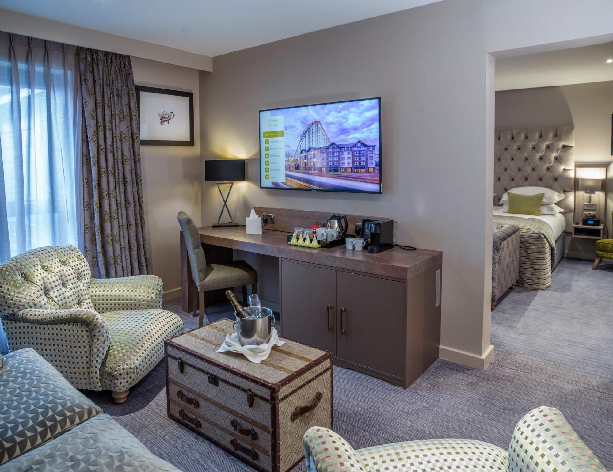 Boulevard Hotel بلاكبول المظهر الخارجي الصورة A suite at the hotel