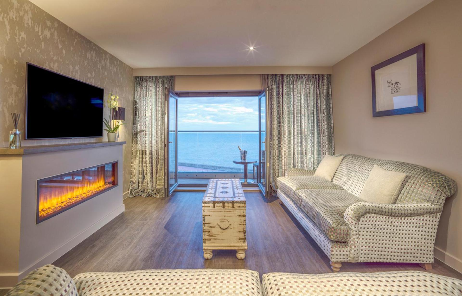 Boulevard Hotel بلاكبول المظهر الخارجي الصورة The interior of a suite at the hotel