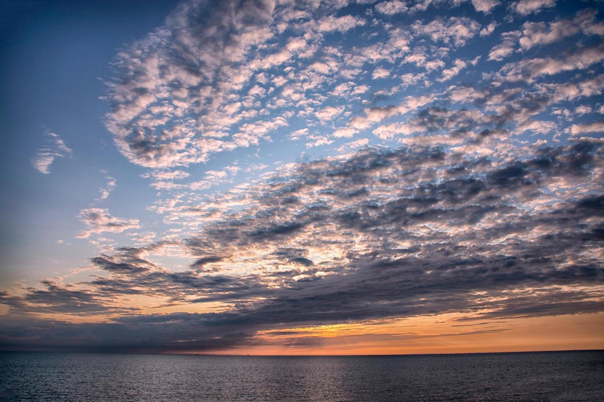 Boulevard Hotel بلاكبول المظهر الخارجي الصورة Sunset over the Atlantic Ocean