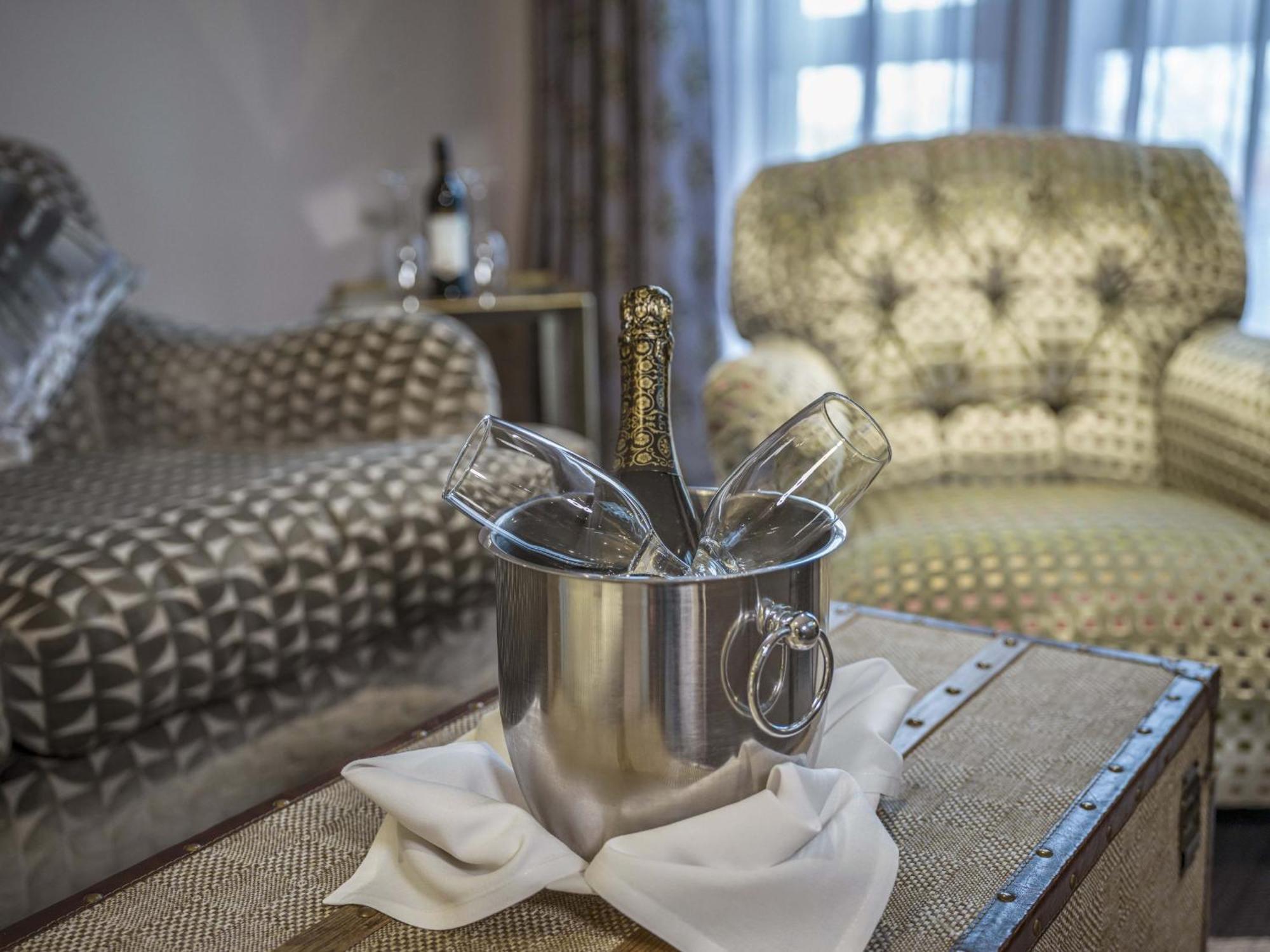 Boulevard Hotel بلاكبول المظهر الخارجي الصورة Champagne bucket