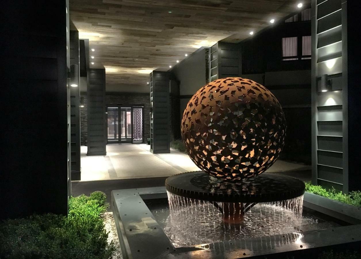 Boulevard Hotel بلاكبول المظهر الخارجي الصورة Fountain at the entrance of the museum